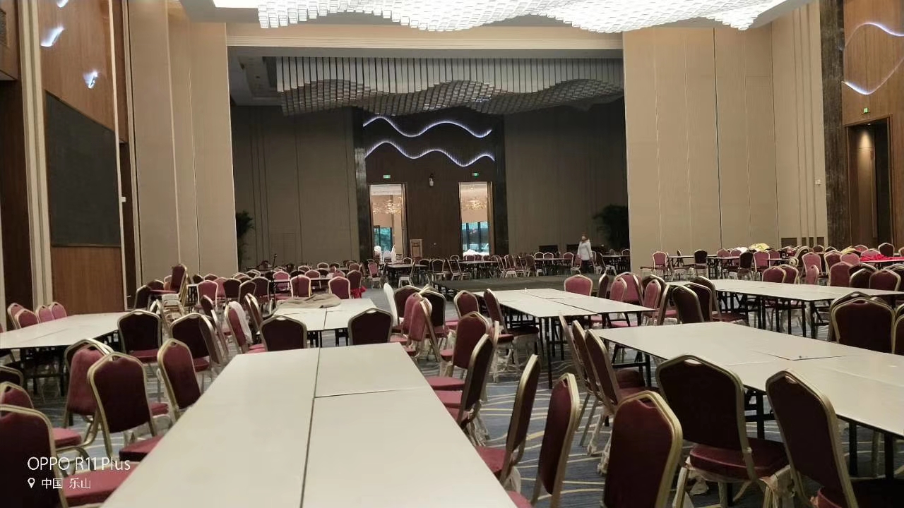 峨眉已莊國(guó)際大酒店9.5m高活動(dòng)隔斷