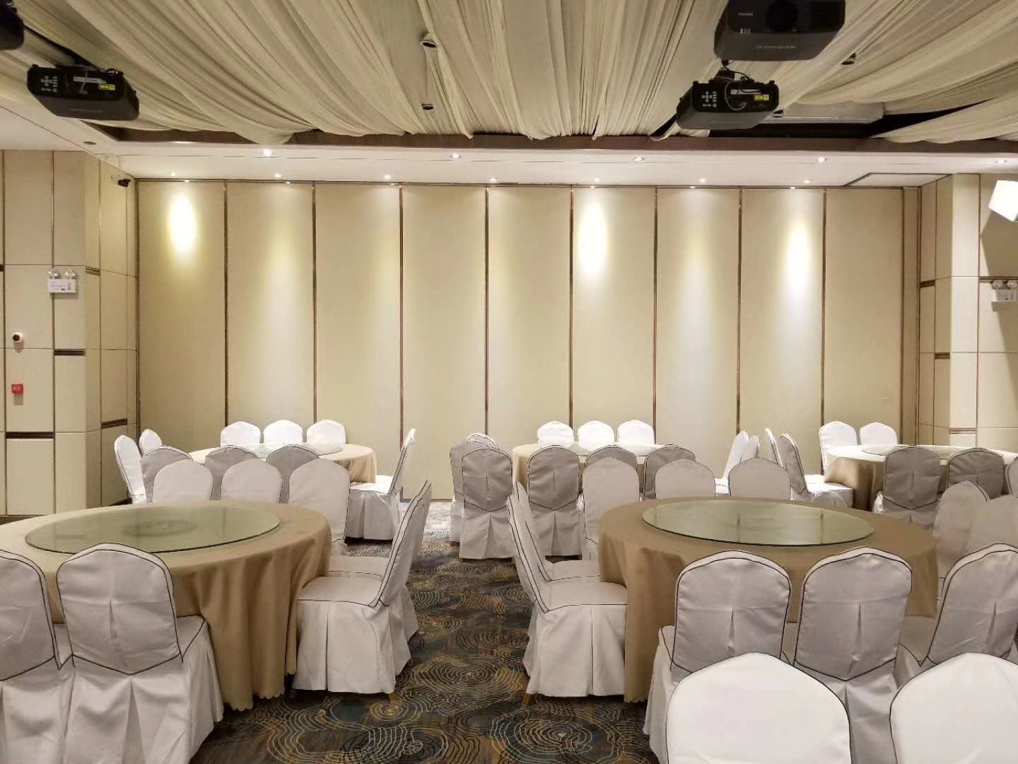 成都市溫江科倫藥業(yè)二樓宴會(huì)廳