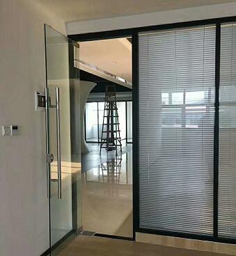 80型無框玻璃活動隔斷